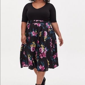 🆕 Torrid Black Floral Self-Tie MIDI Dress